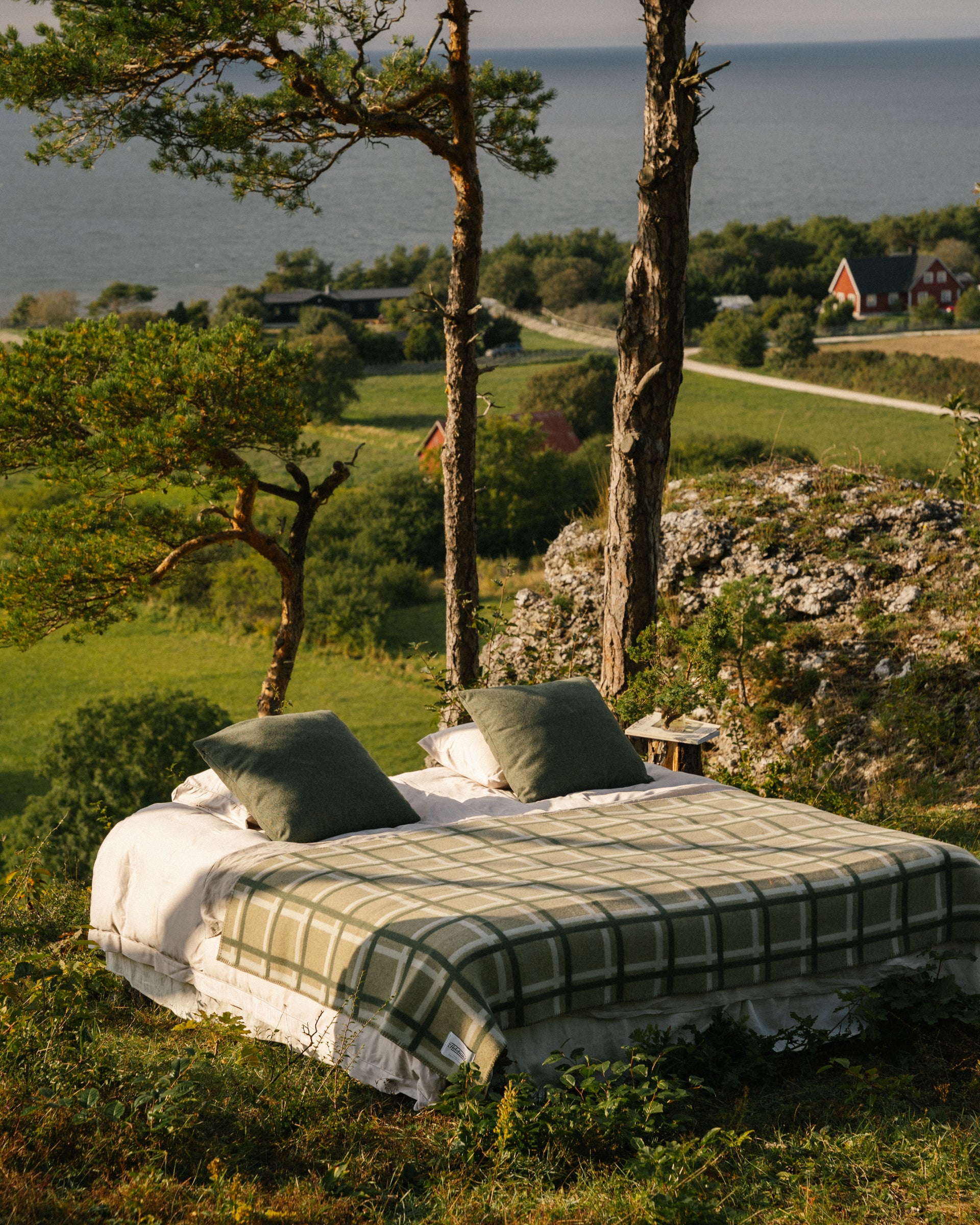 Sigvard Bernadotte Bedspread, Oliv